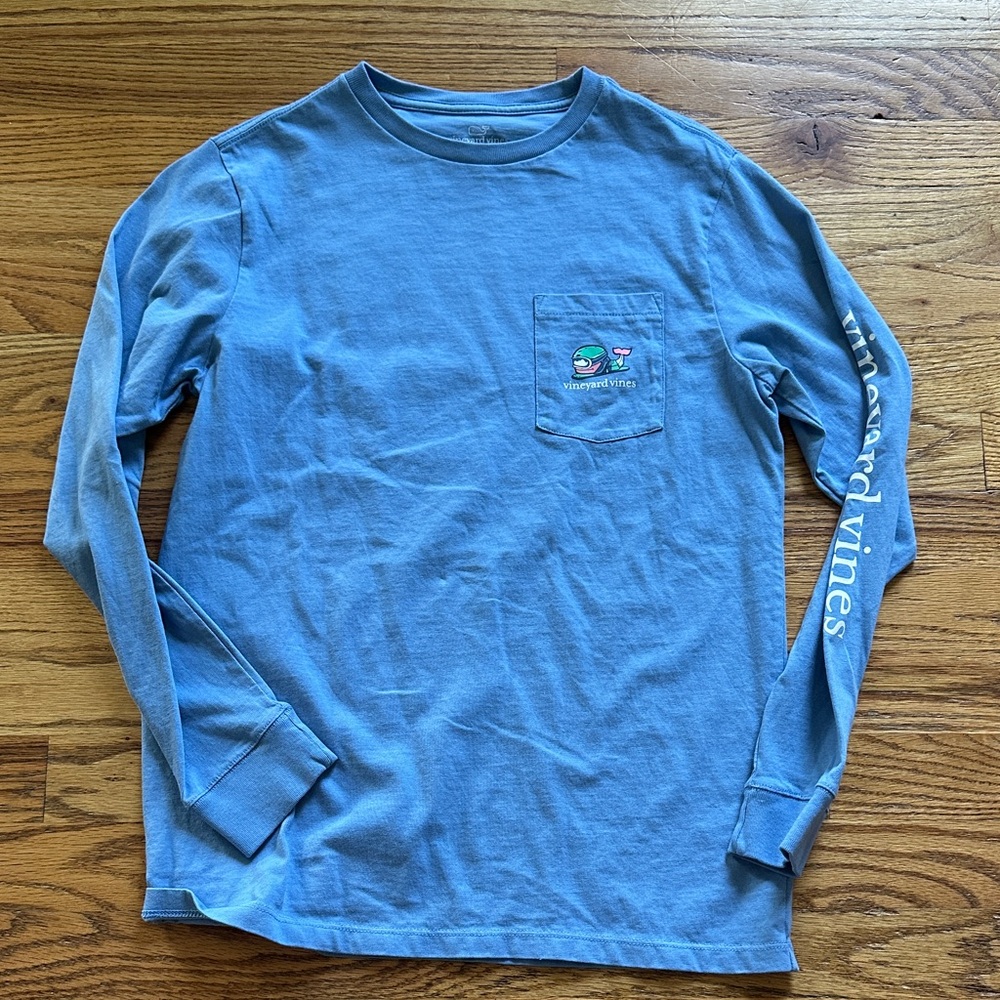NWT Vineyard Vines snowboard t shirt